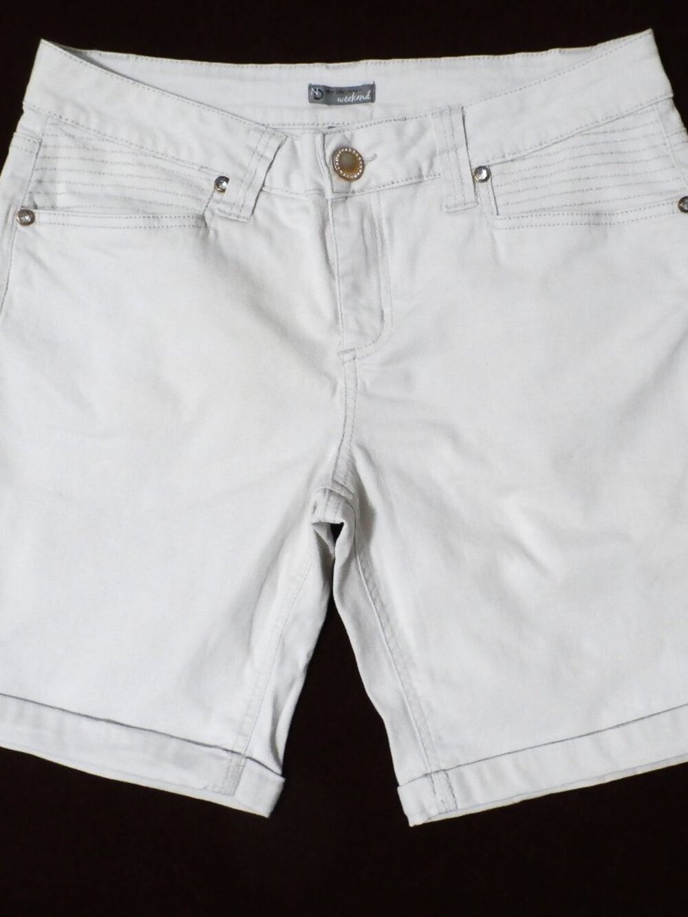 NEW DIRECTIONS WEEKEND Women's Size 8 Off-White Stretch Shorts 32" Waist